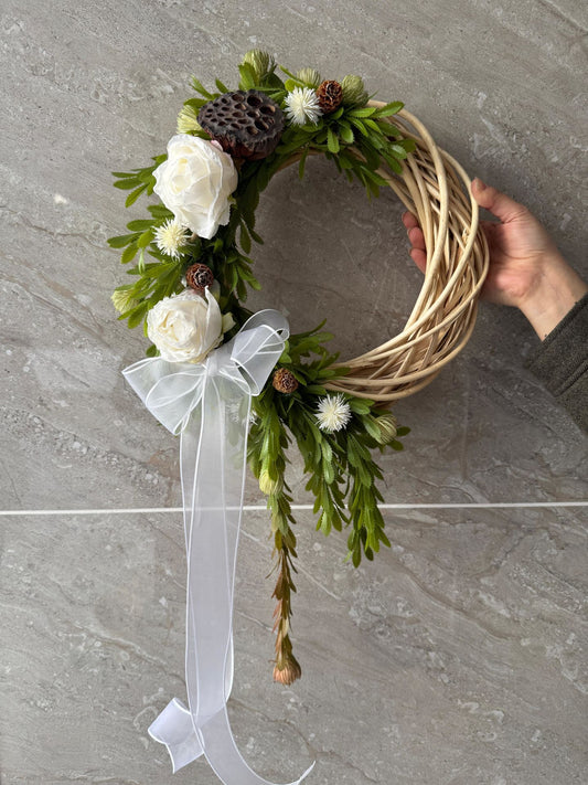 Beyaz Tasarım Kapı Süsü