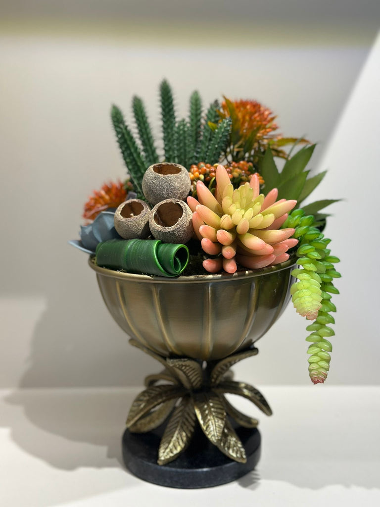 İthal Yaprak Ayaklı Antik Vazo Sukulentli