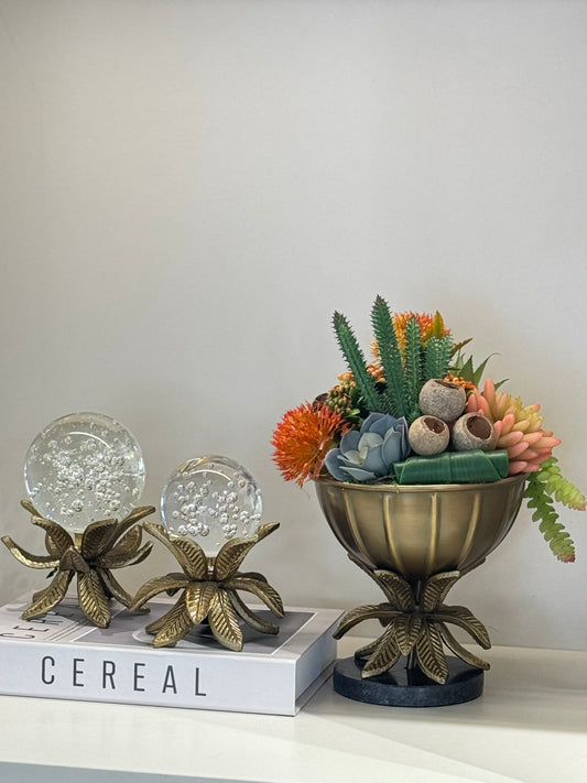 İthal Yaprak Ayaklı Antik Vazo Sukulentli