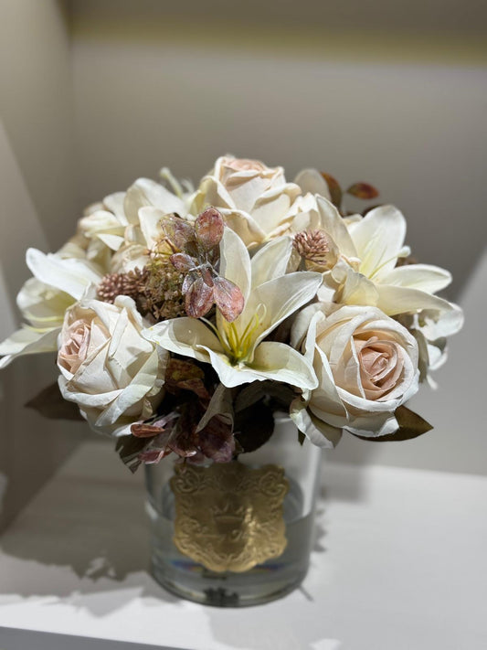 Armalı Cam Vazoda İthal Çiçek Tanzimi No:12