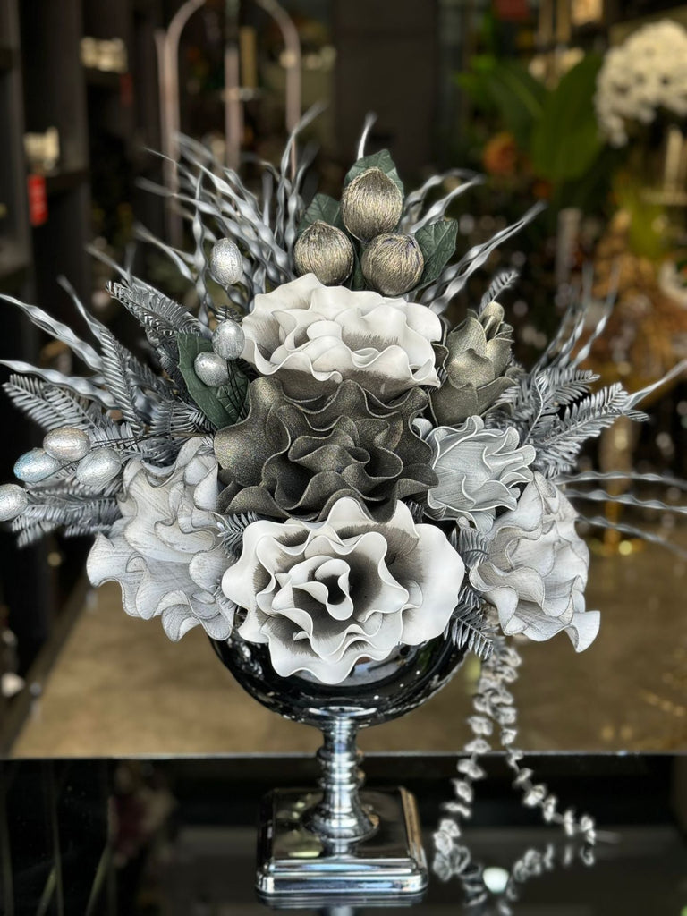 Yapay Çiçekli Gümüş Kare Ayak Vazo No:15