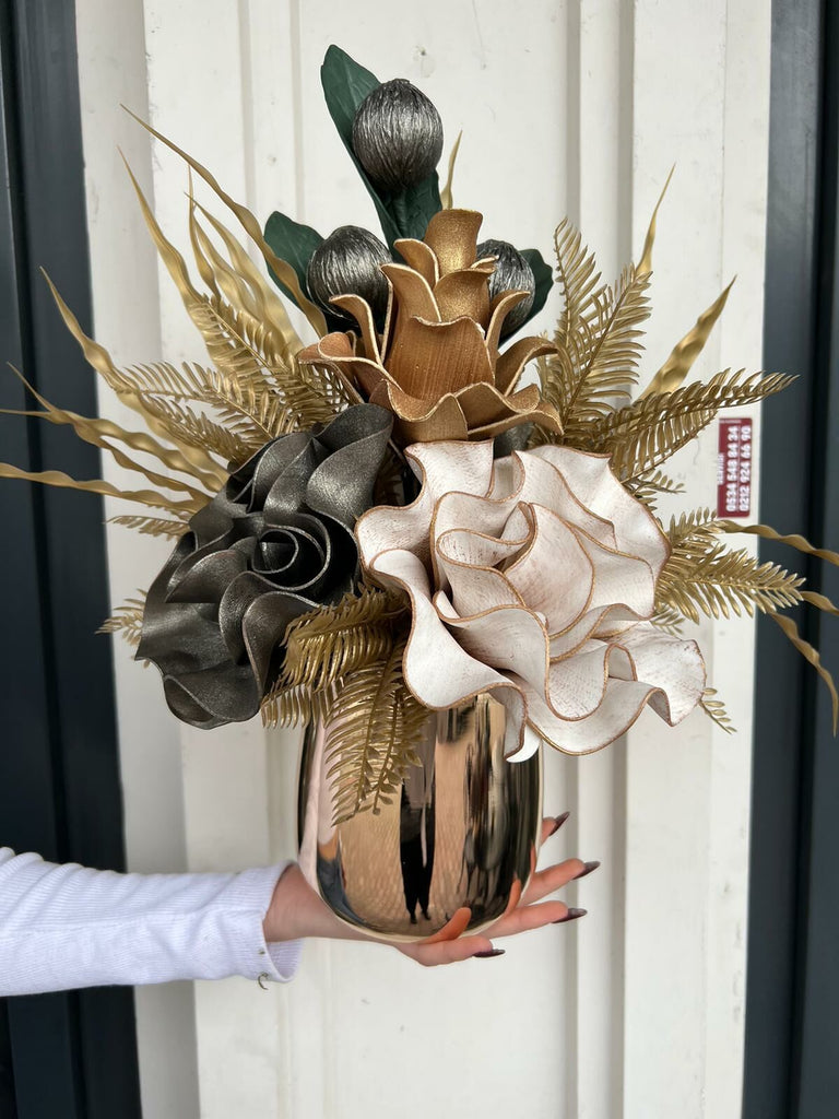 Yapay Çiçekli Metal Vazo/ Gold