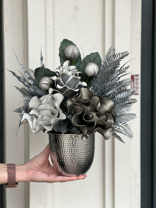 Yapay Çiçekli Dövme Vazo/Gümüş